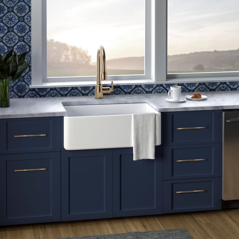 29.75' Fireclay Single-Basin Farmhouse Apron Kitchen Sink in Gloss White (29.75' x 18' x 10')