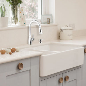 Traditional Single-Handle Pull-Down Kitchen Faucet in Polished Chrome