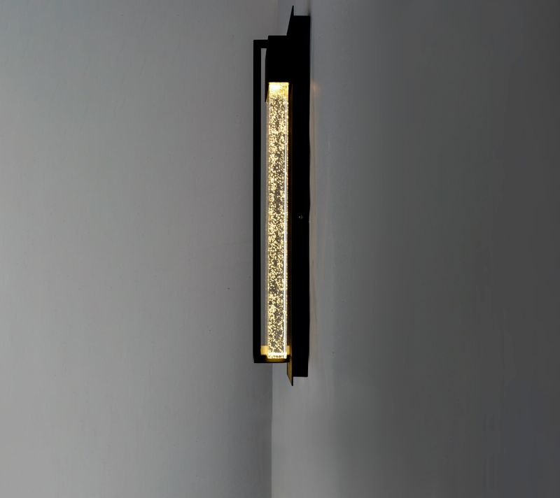 Cascade 7' Single Light Wall Sconce in Black