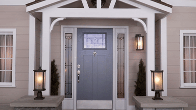 Bungalow 18' Single Light Outdoor Pole/Post Mount in Bronze