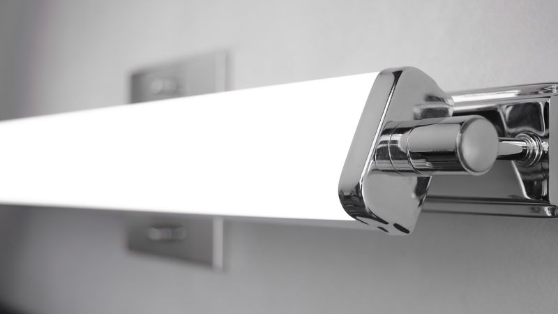 Director 24' Single Light Vanity Lighting in Polished Chrome