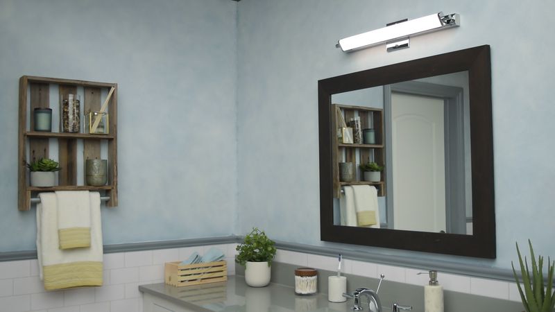 Director 24' Single Light Vanity Lighting in Polished Chrome