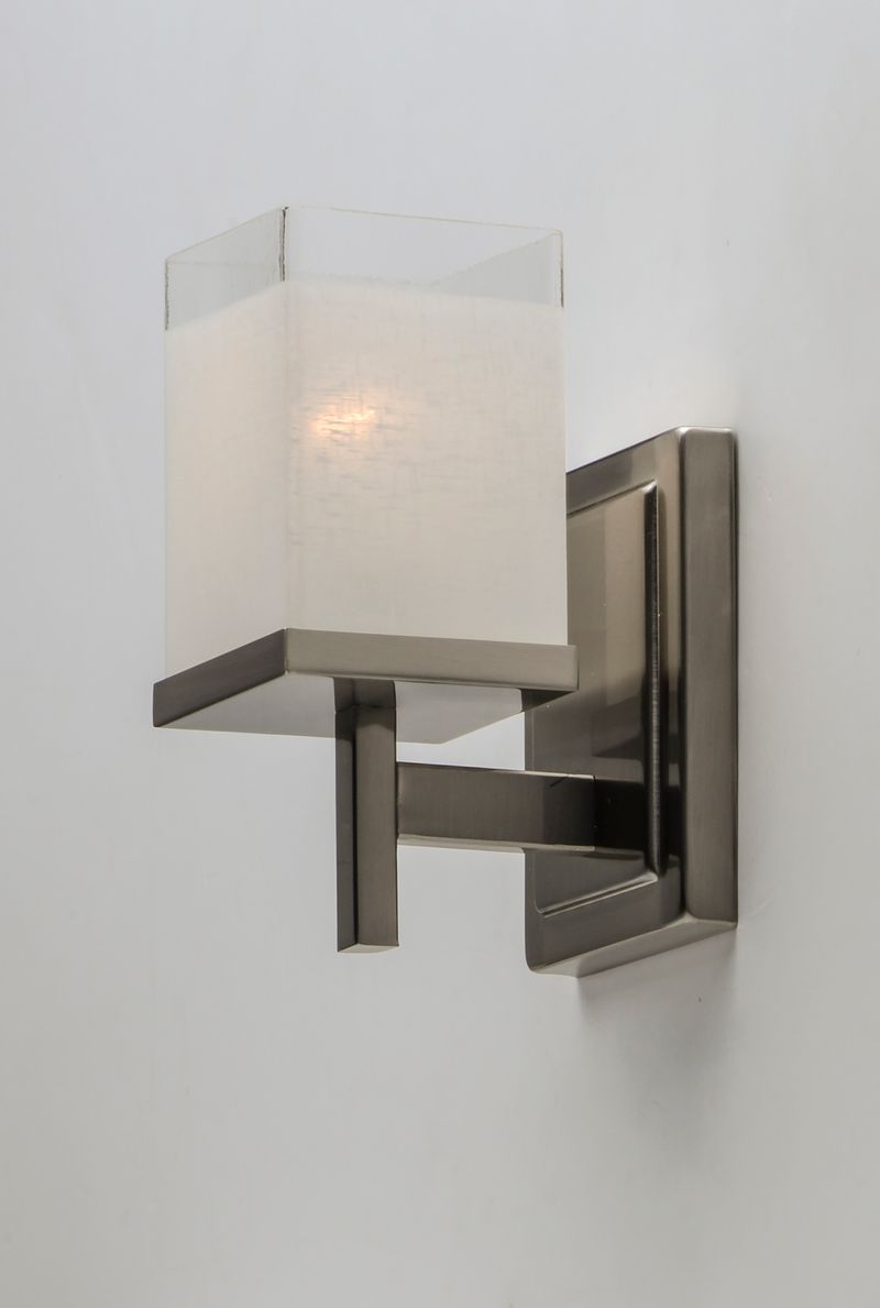 Tetra 5' Single Light Vanity Lighting in Satin Nickel