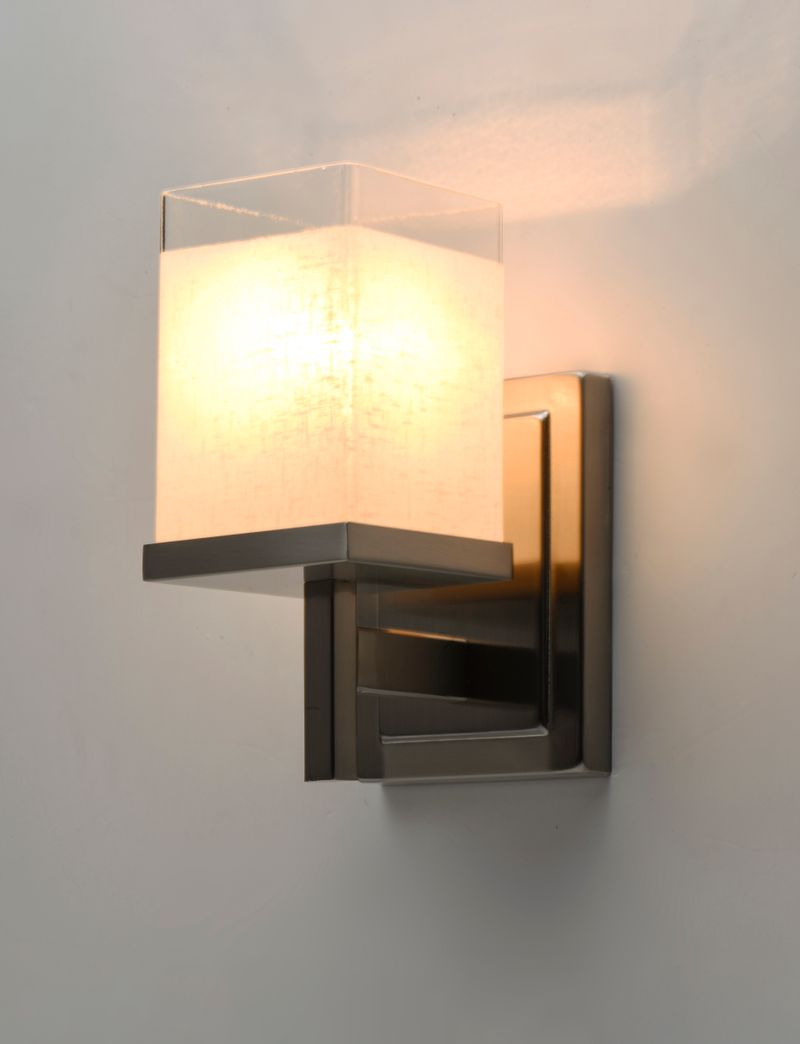 Tetra 5' Single Light Vanity Lighting in Satin Nickel