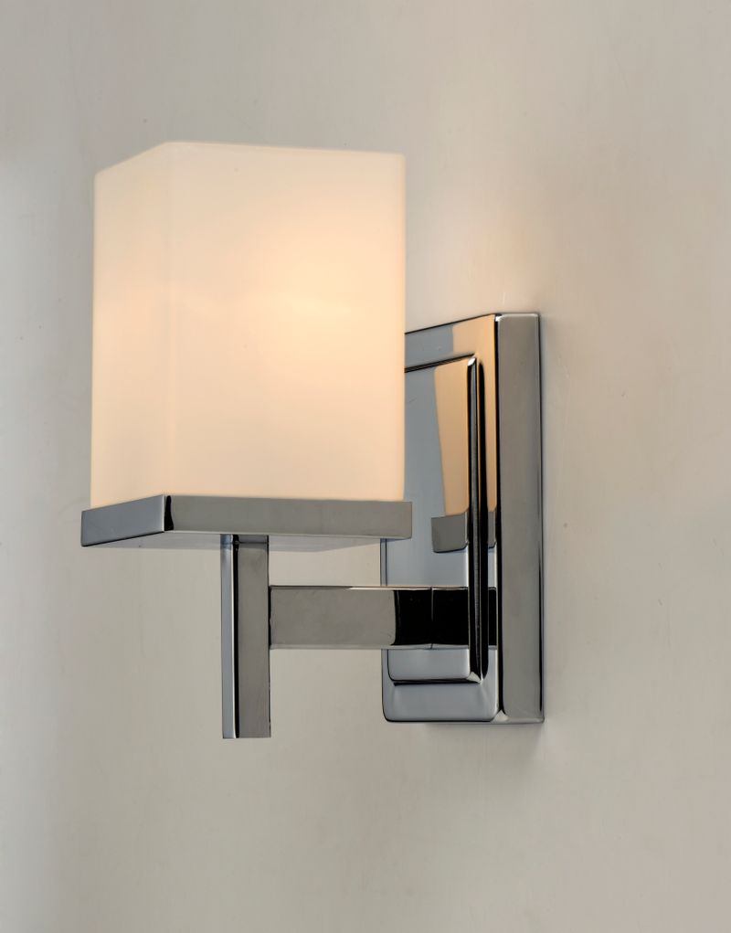 Tetra 5' Single Light Vanity Lighting in Polished Chrome