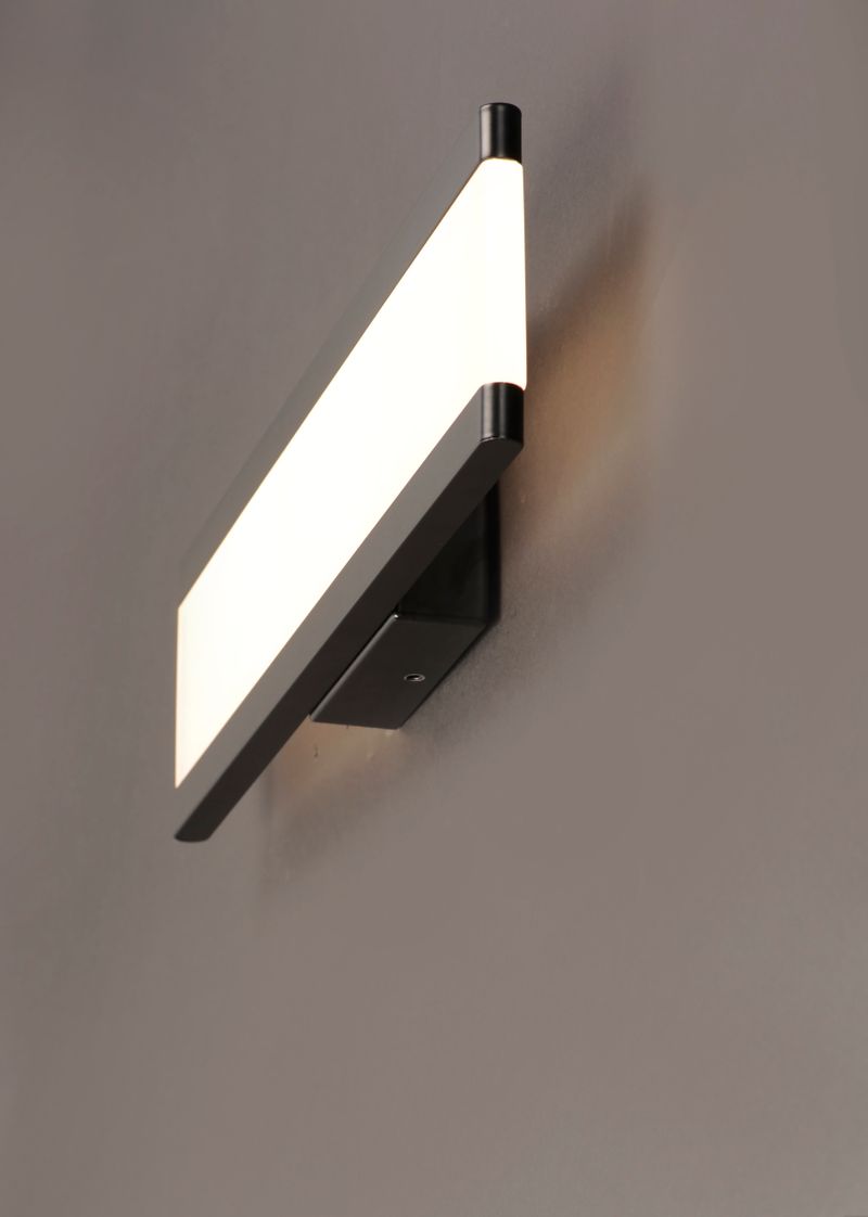 Visor 18' 2 Light Vanity Lighting in Black