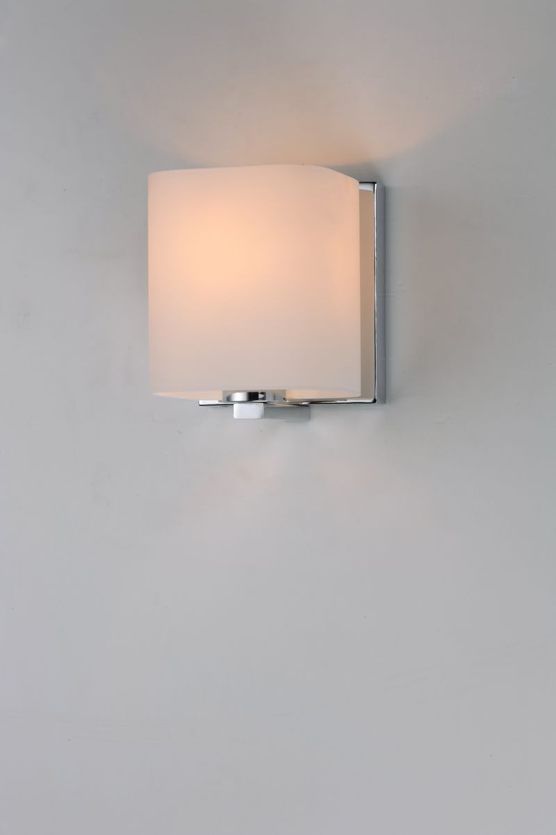 Wrap 4.75' Single Light Vanity Lighting in Polished Chrome