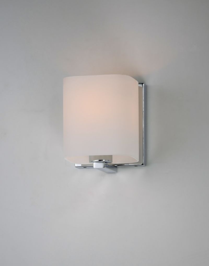 Wrap 4.75' Single Light Vanity Lighting in Polished Chrome