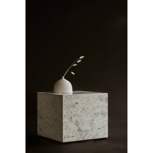 Moe's Home Nash End Table in White (16' x 18' x 18') - GZ-1135-18