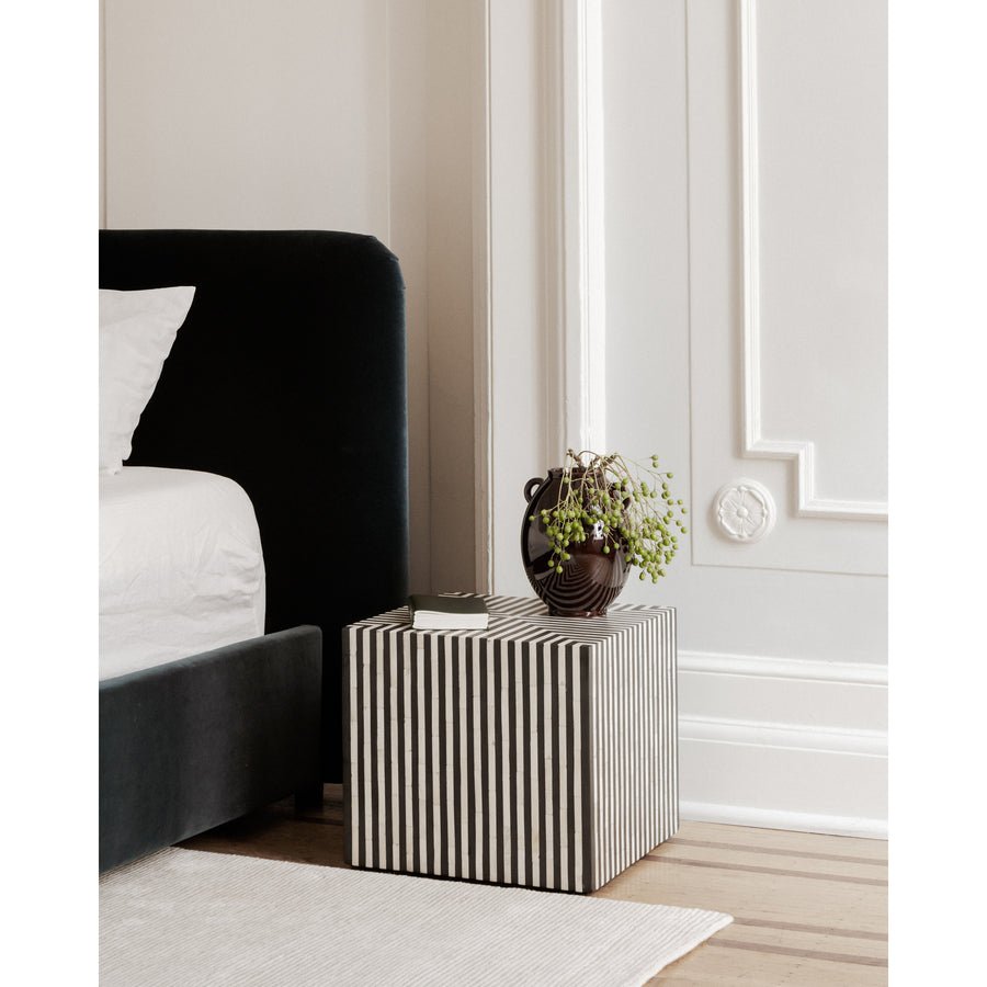 Moe's Home Terning End Table in Multicolor (16' x 18' x 18') - GZ-1149-37