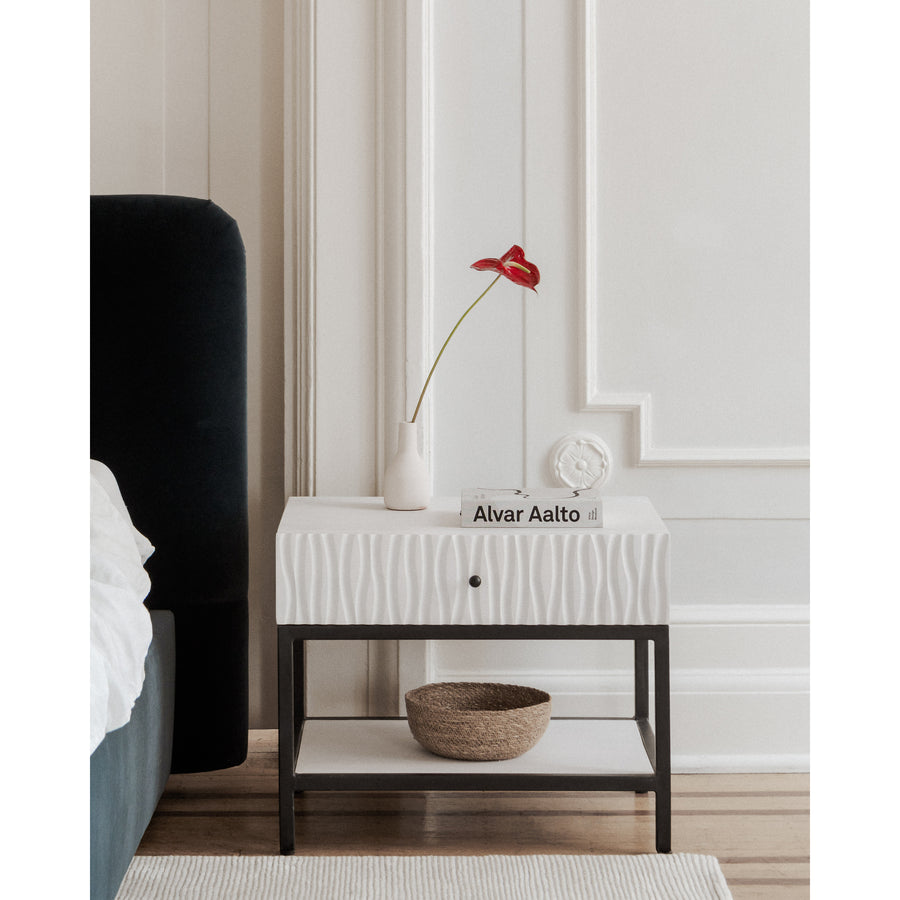 Moe's Home Faceout Nightstand in White (21' x 26' x 18') - VE-1079-18