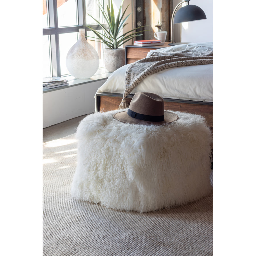 Moe's Home Lamb Ottoman in White (17' x 22' x 22') - XU-1009-24