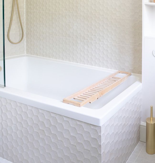 tan tiled bathroom with alcove bathtub