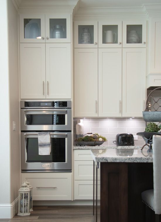 traditional kitchen with white shaker cabinets