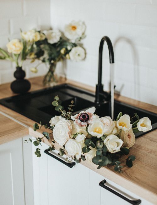 Utility sink with flowers