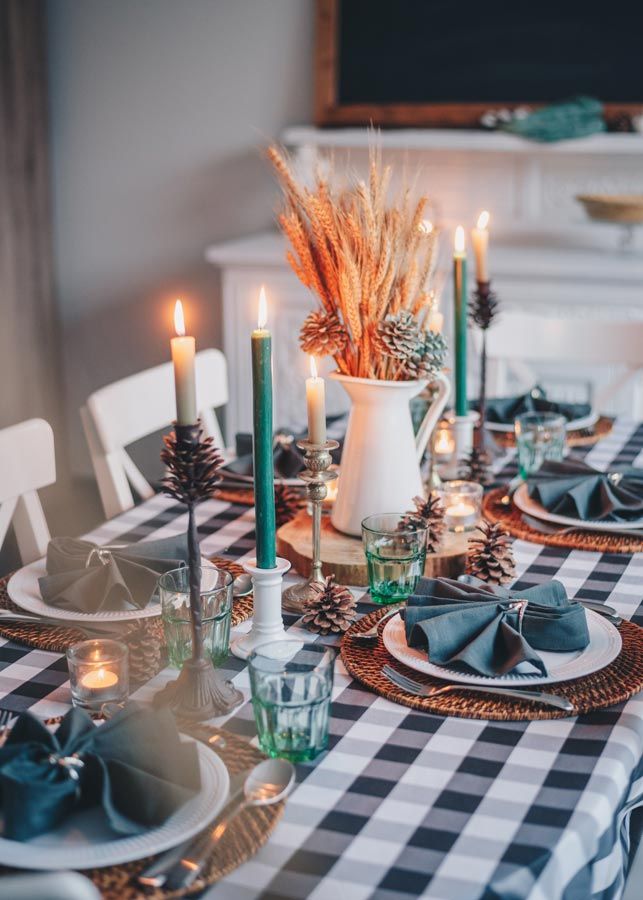 rustic dining setting to inspire rustic cottage color scheme