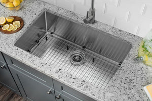 32' Single-Basin Undermount Kitchen Sink in Brushed Stainless Steel (32' x 19' x 10')