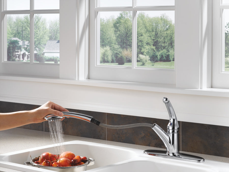 Signature Pull-Out Kitchen Faucet in Chrome