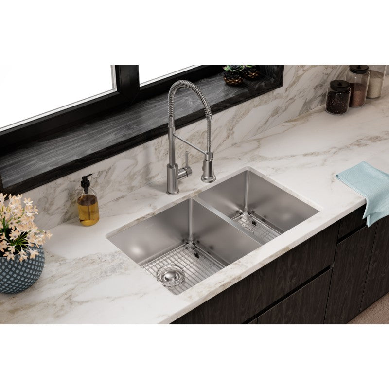 Crosstown 18.5' x 31.5' x 9' Stainless Steel 60/40 Double-Basin Undermount Kitchen Sink Kit
