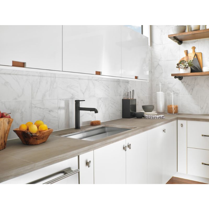 Trinsic Pull-Out Kitchen Faucet in Matte Black