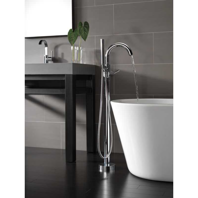 Trinsic Single-Handle Freestanding Roman Tub Filler in Chrome