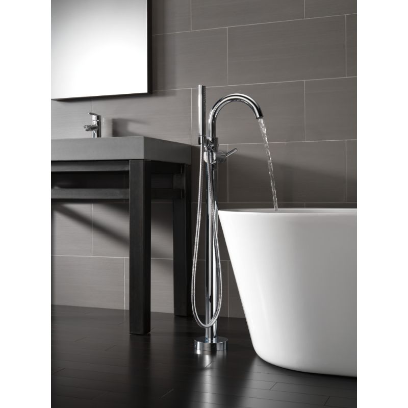 Trinsic Single-Handle Freestanding Roman Tub Filler in Chrome