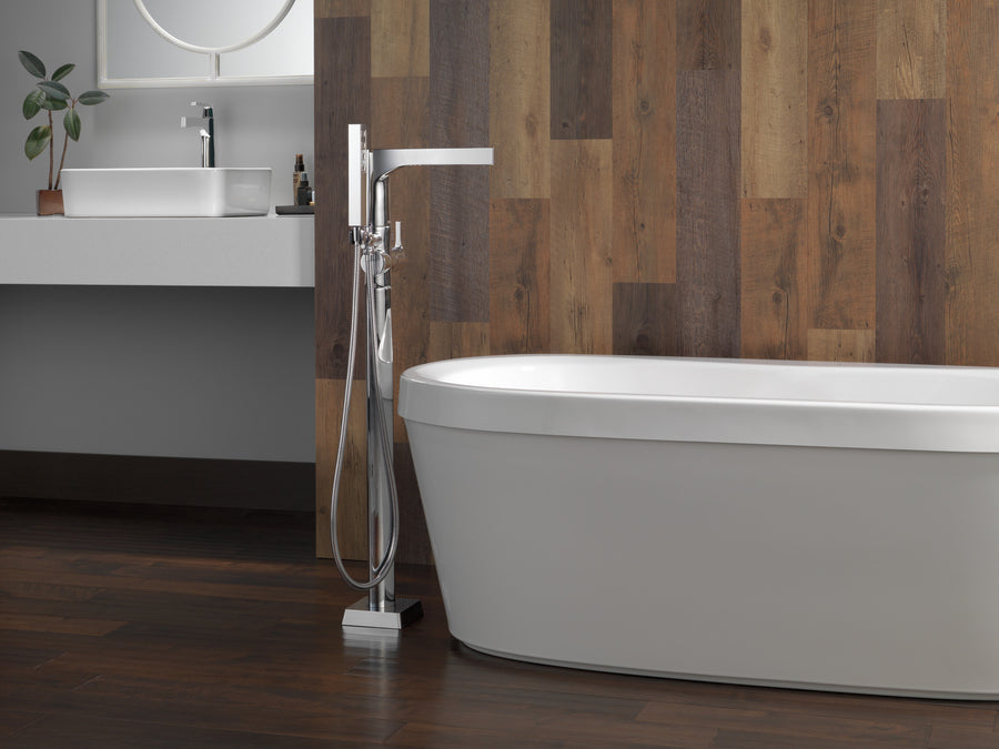 Zura Single-Handle Freestanding Roman Tub Filler in Chrome