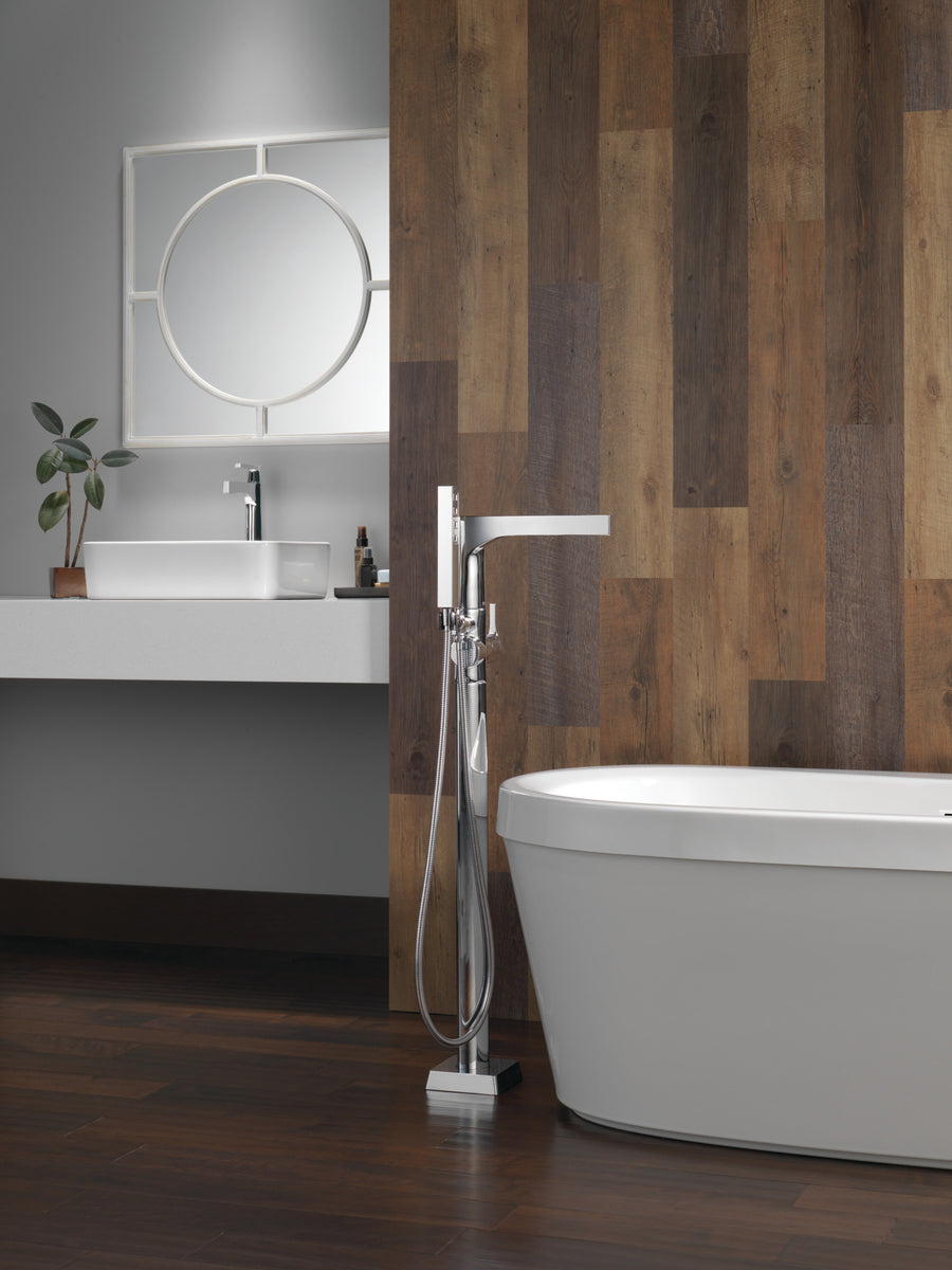 Zura Single-Handle Freestanding Roman Tub Filler in Chrome
