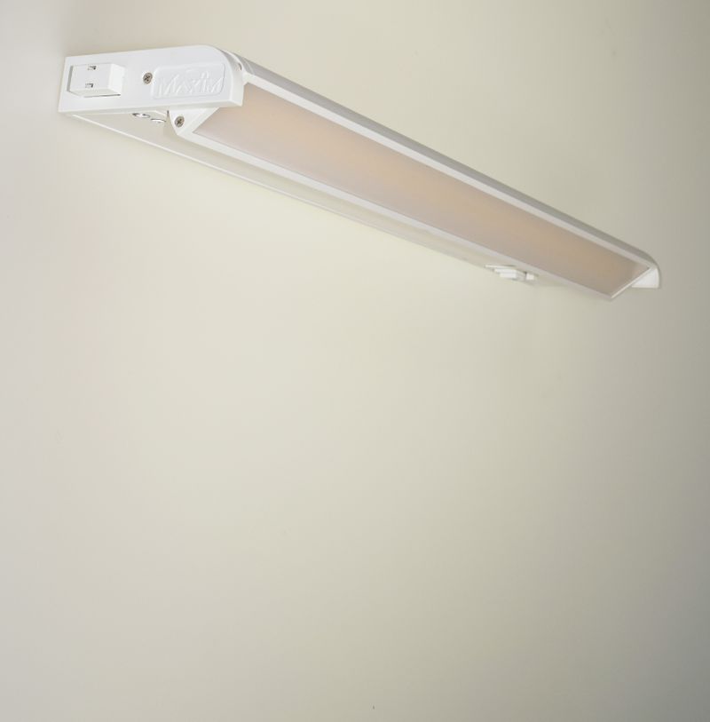 CounterMax MX-L-120-3K Basic 18' Under Cabinet Light in White