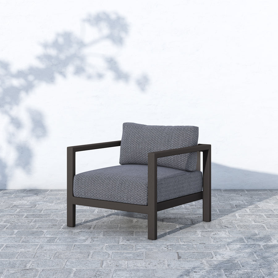 Solano Outdoor Chair in Faye Navy & Bronze (32.3' x 32.3' x 24.5')