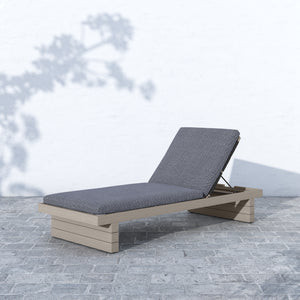 Solano Outdoor Chaise in Faye Navy & Weathered Grey (31.5' x 78.75' x 14.25')