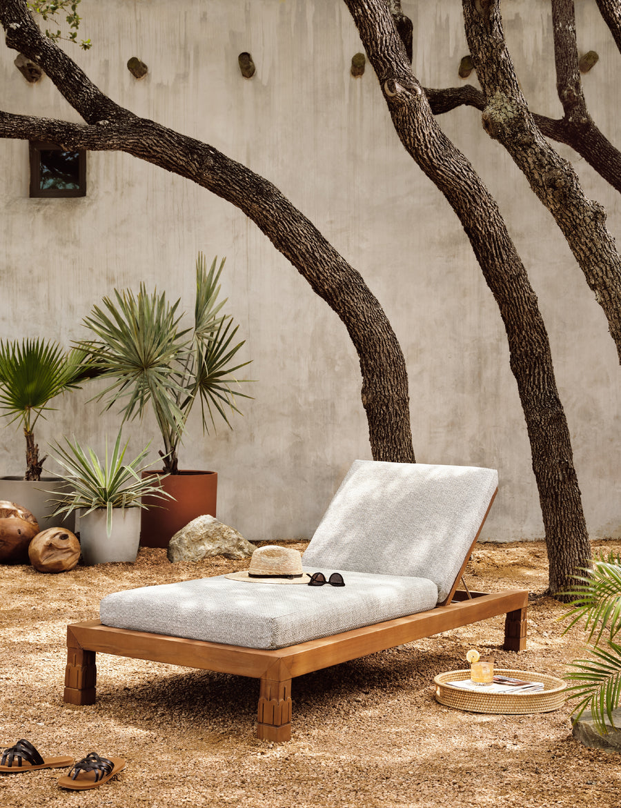 Solano Outdoor Chaise in Charcoal & Natural Teak (33.5' x 78.75' x 14')
