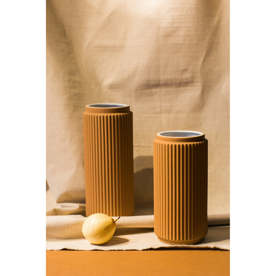 Moe's Home Ribbit Vase in Small (10' x 5' x 5') - VZ-1012-12